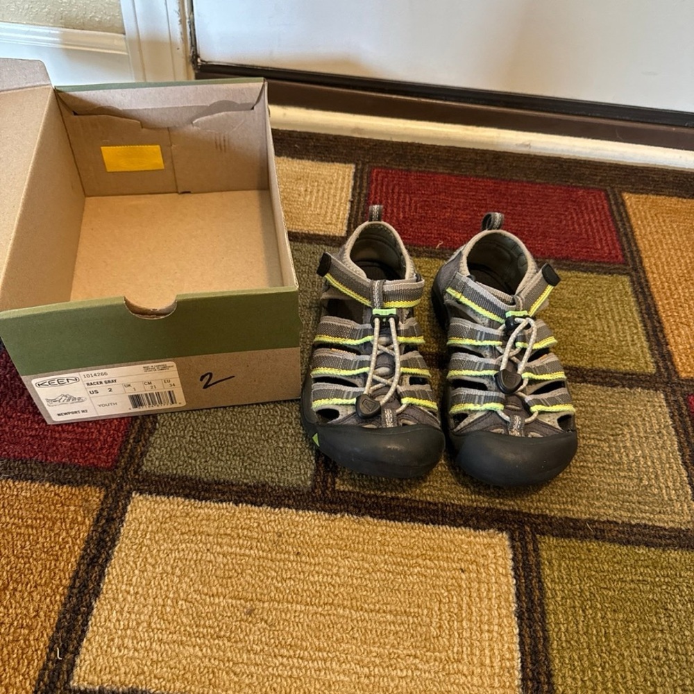 Keen Newport H2 sandals, size youth 2